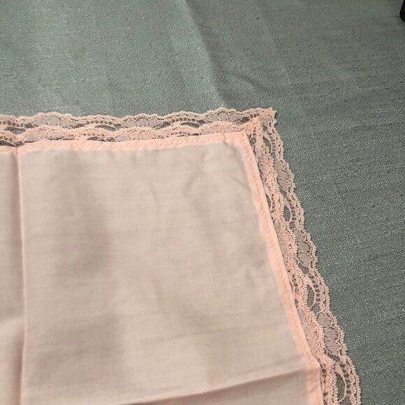 Vintage 1960s Handmade Ladies Lacy Handkerchief in Soft Peach w/Roses, Ribbon - Picture 8 of 9